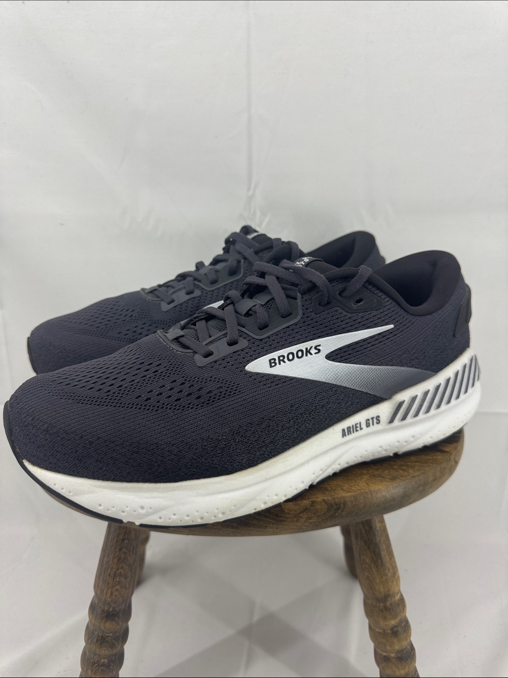 Brooks Womens Ariel GTS 24 Running Shoes in Ebony & White, sz 11.5 Extra Wide